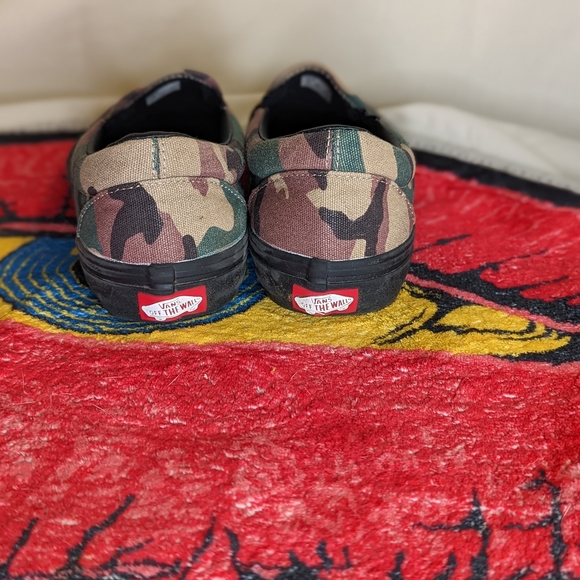 Men's 6.5 women's 8 Vans black and camo canvas slip ons - Picture 5 of 8